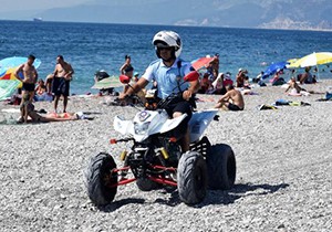 Konyaaltı sahiline  ATV li polis timi